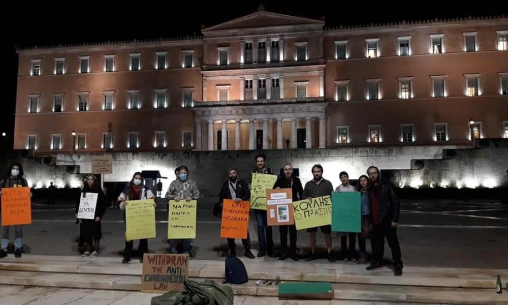 Οι δύο νεολαίες και το χάσμα...γενεάς! - Η ελπίδα ενάντια στην δικτατορία της μετριότητας 